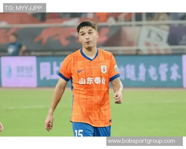 泰山中卫洛佩斯全场表现低迷对抗与争顶数据惨淡引发关注