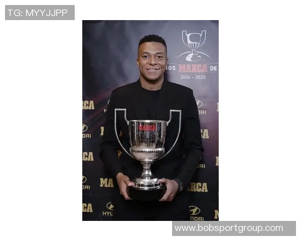 姆巴佩荣获西甲金靴奖赛季34轮打入31球助攻3次 姆巴佩荣获西甲金靴奖赛季34轮打入31球助攻3次