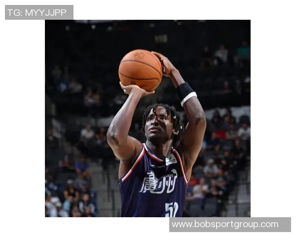 快船全员积极备战明日季前赛首战广州训练照曝光